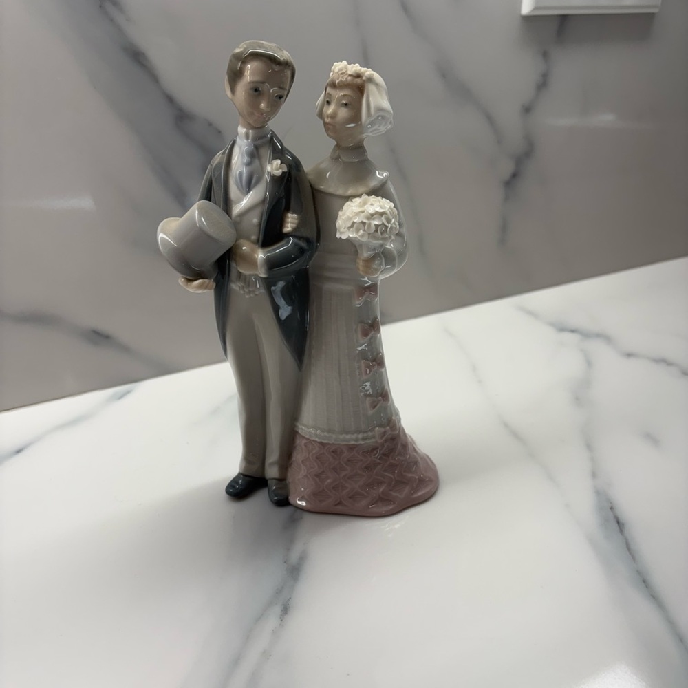 Lladro Wedding Couple Figurine in Gray and Pink